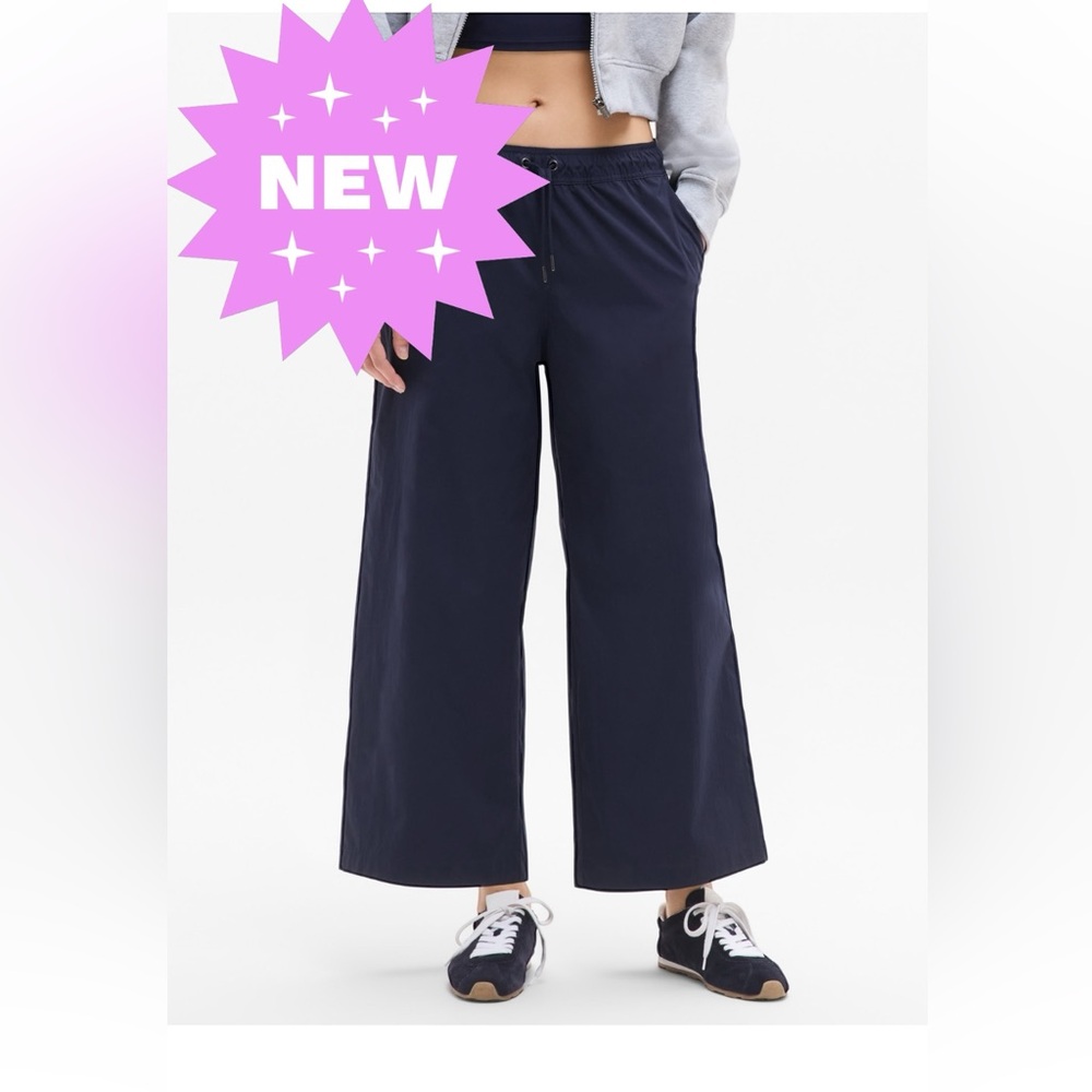 NEW with tags 💙 Athleta 💙 midday wide leg crop pants in poplin navy large petite